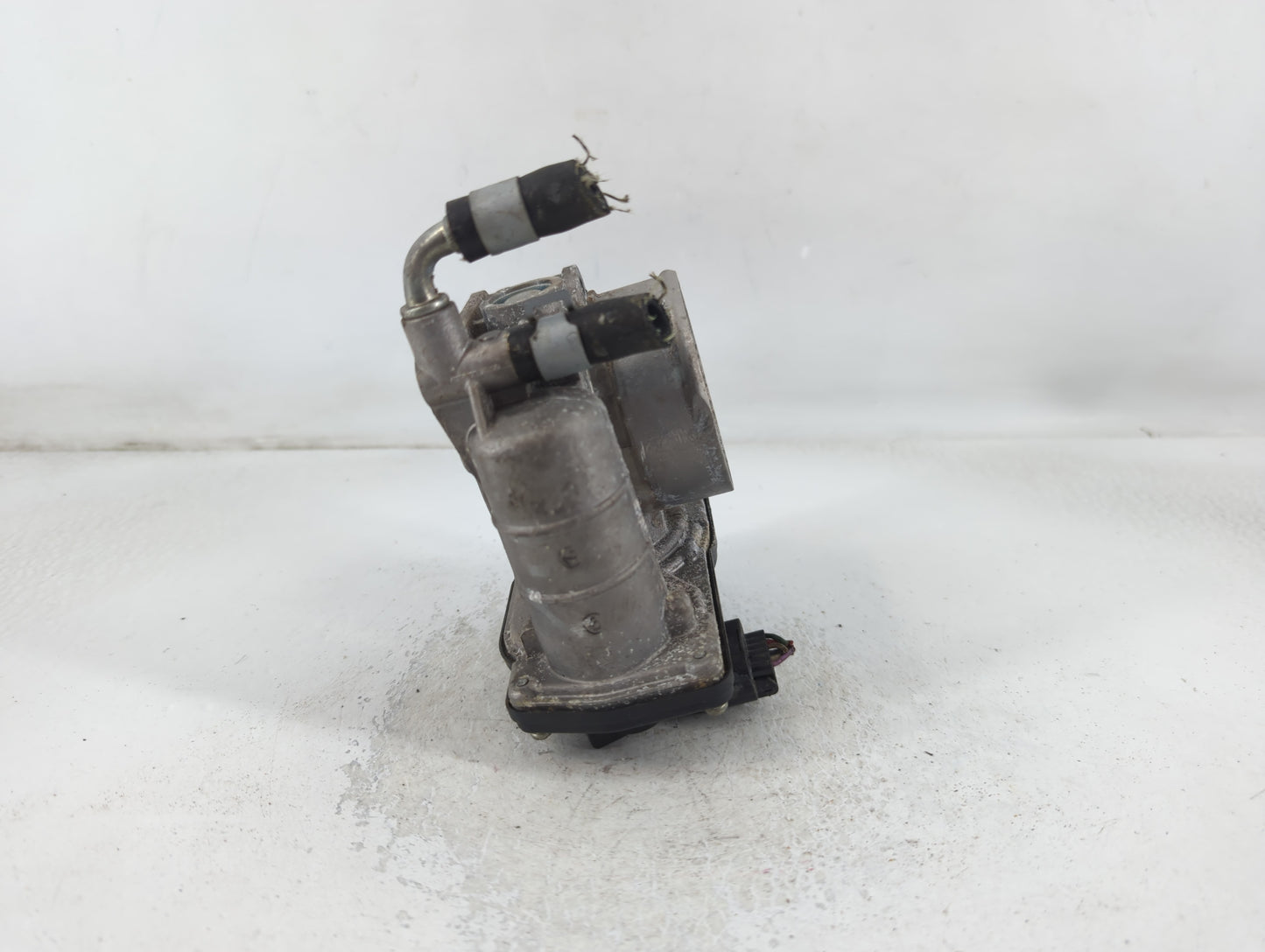 2014-2017 Infiniti Qx70 Throttle Body P/N:K 5806 526-01 Fits OEM Used Auto Parts - Oemusedautoparts1.com