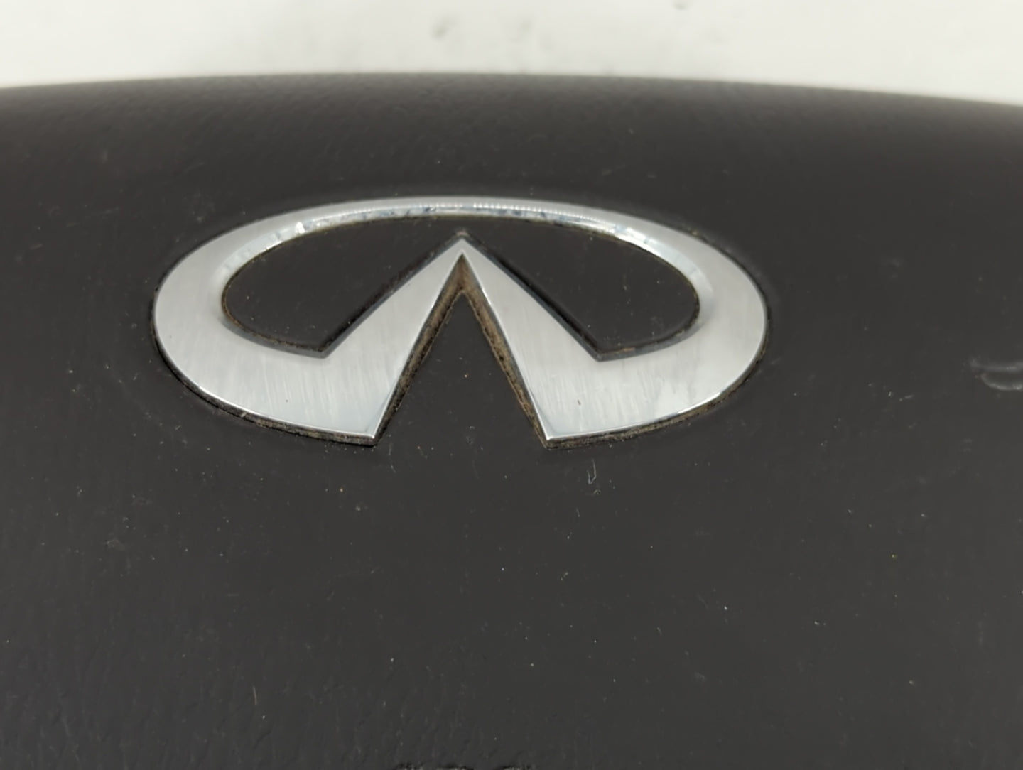 2015-2017 Infiniti Qx80 Air Bag Driver Left Steering Wheel Mounted P/N:8F3CFC80817 Fits Fits 2015 2016 2017 OEM Used Auto Pa