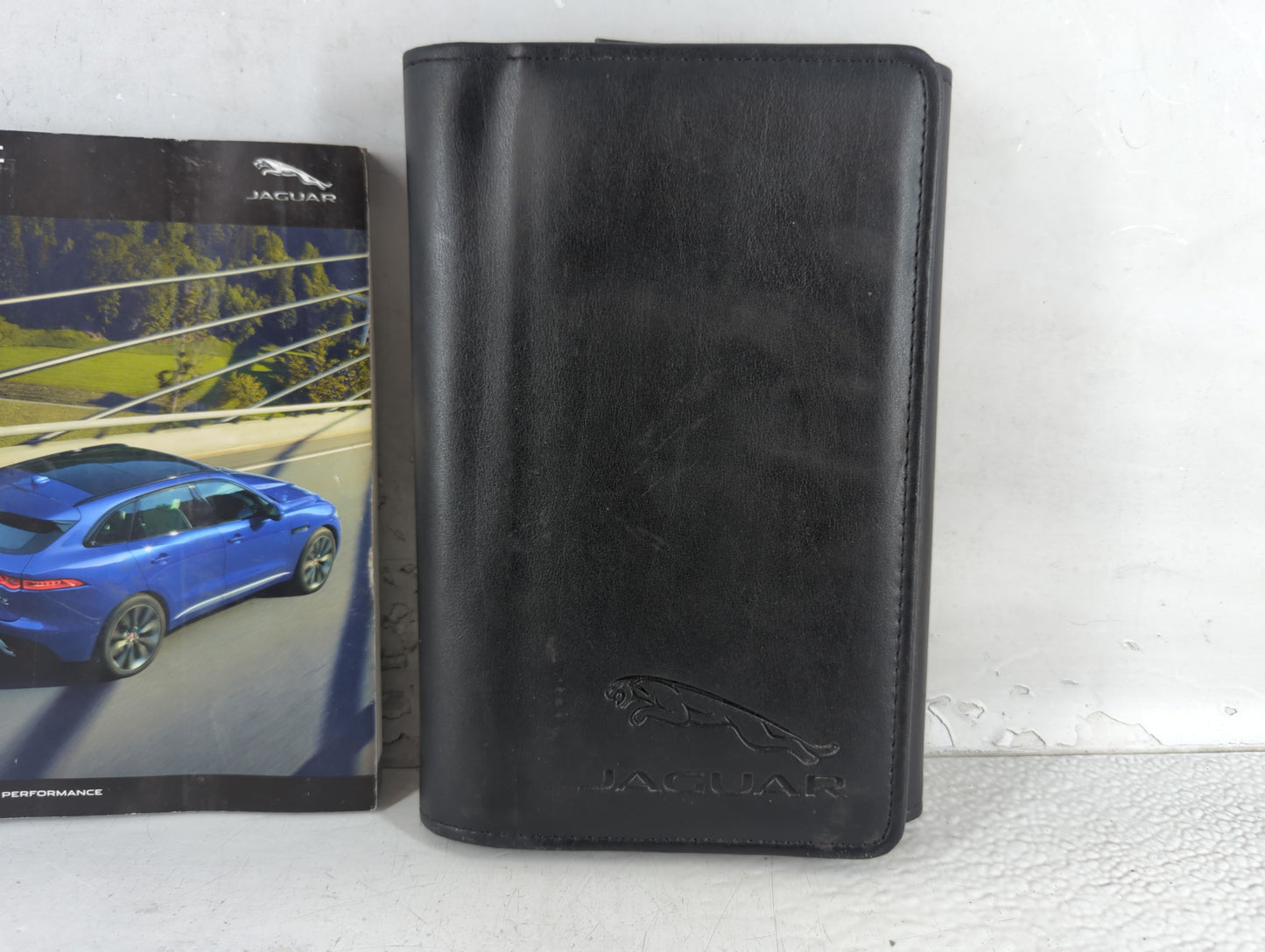 2016 Jaguar F-Pace Owners Manual Book Guide P/N:JJM 18 01 38 181 OEM Used Auto Parts - Oemusedautoparts1.com