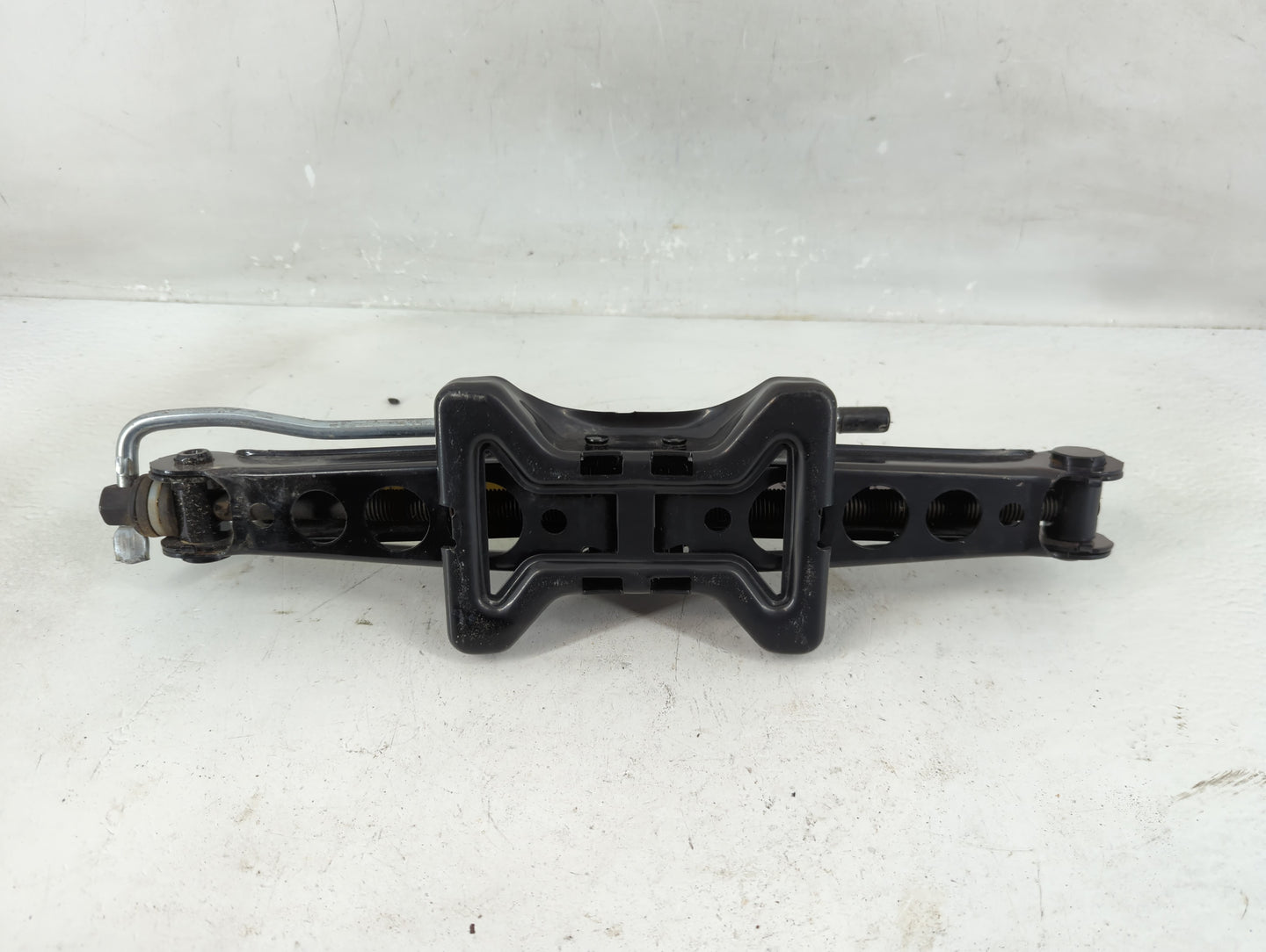 2016 Jaguar Xf Spare Scissor Car Jack - Oemusedautoparts1.com