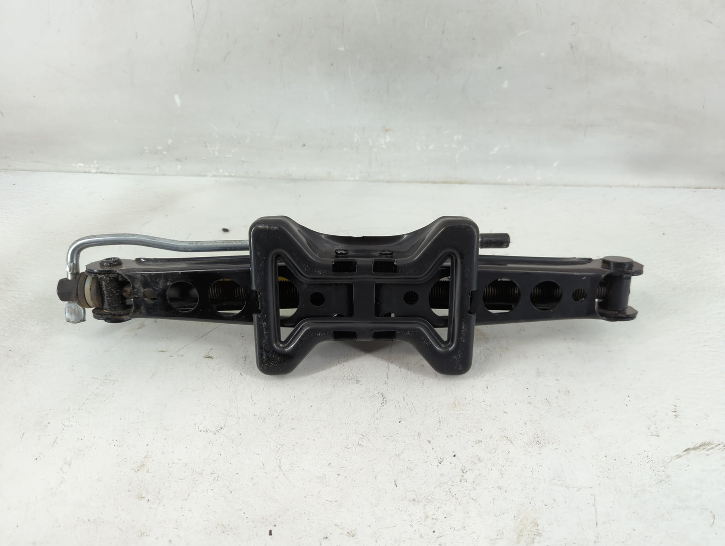 2016 Jaguar Xf Spare Scissor Car Jack - Oemusedautoparts1.com