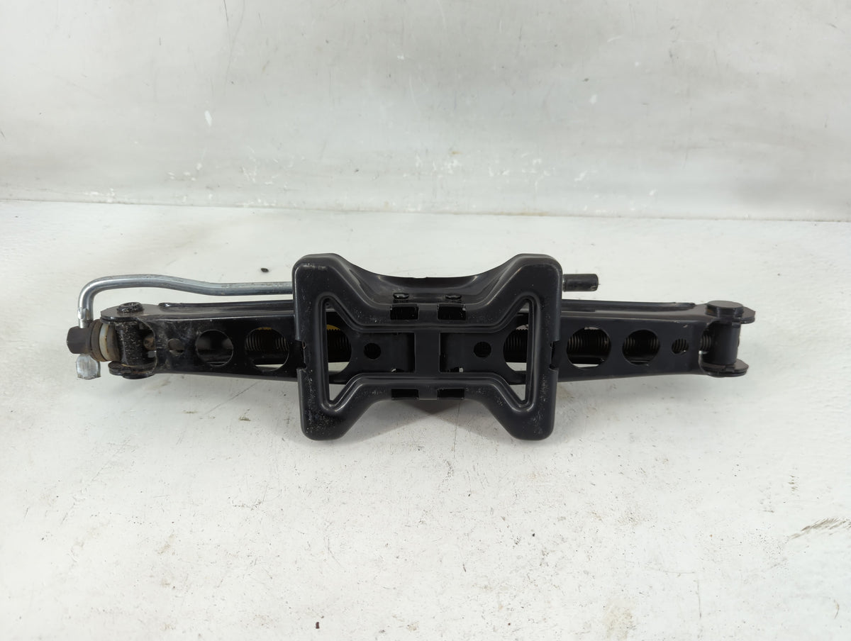 2016 Jaguar Xf Spare Scissor Car Jack - Oemusedautoparts1.com