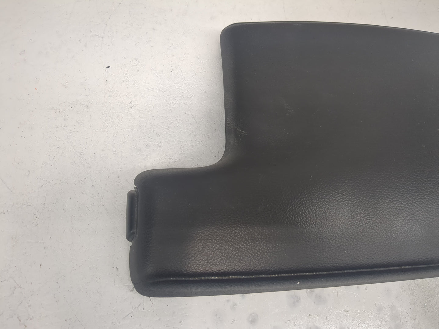 2016 Jaguar Xf Center Console Armrest Cover Lid Fits OEM Used Auto Parts - Oemusedautoparts1.com