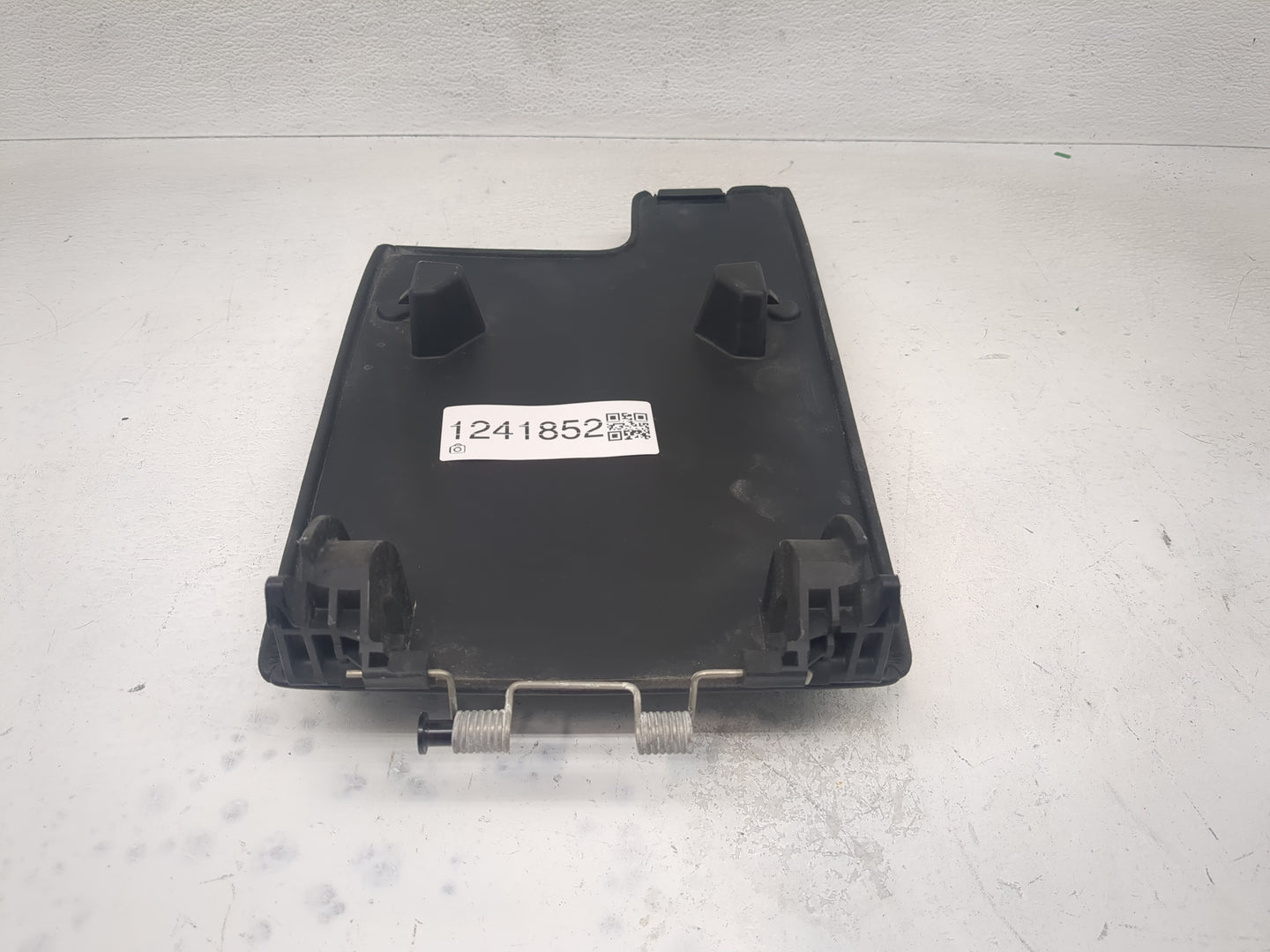 2016 Jaguar Xf Center Console Armrest Cover Lid Fits OEM Used Auto Parts - Oemusedautoparts1.com
