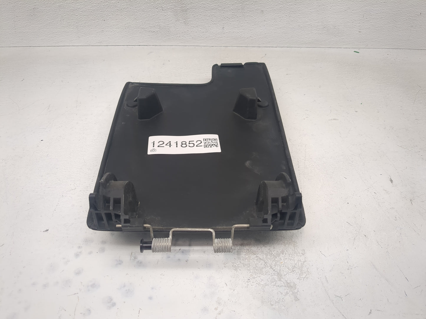 2016 Jaguar Xf Center Console Armrest Cover Lid Fits OEM Used Auto Parts - Oemusedautoparts1.com