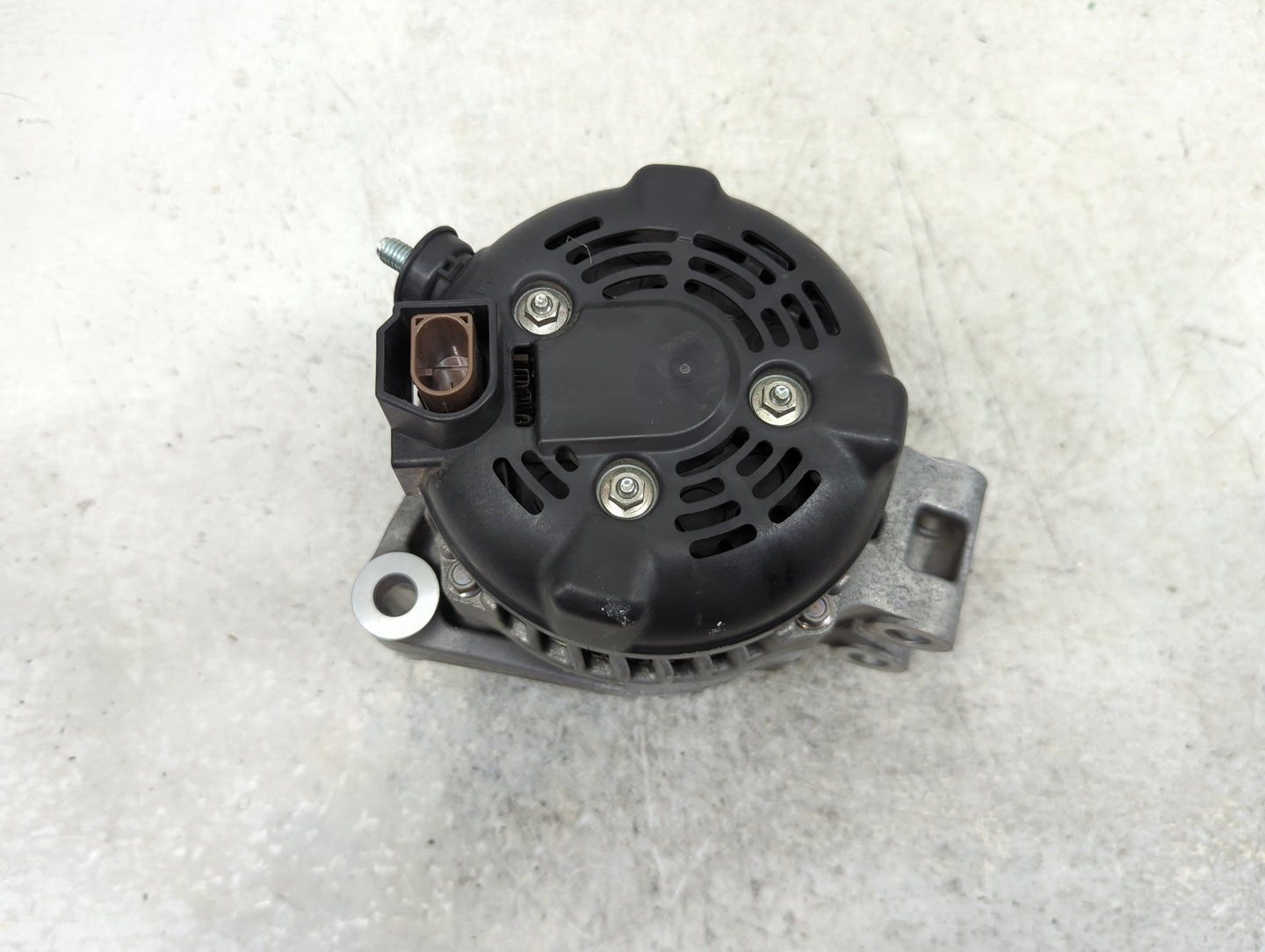2010-2019 Jaguar Xf Alternator Replacement Generator Charging Assembly Engine OEM P/N:8W83-10300-AE Fits OEM Used Auto Parts