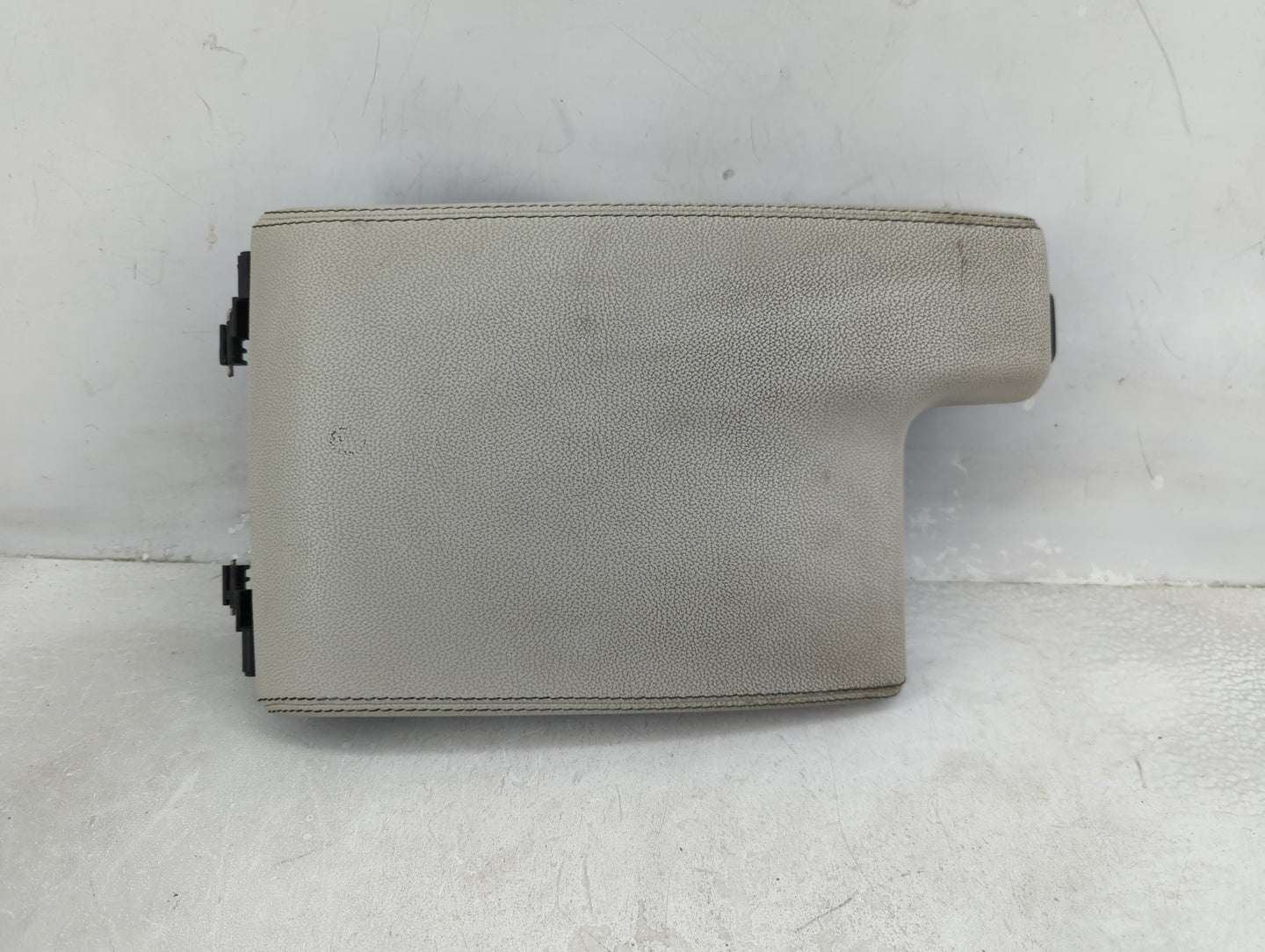 2016 Jaguar Xf Center Console Armrest Cover Lid Fits OEM Used Auto Parts - Oemusedautoparts1.com