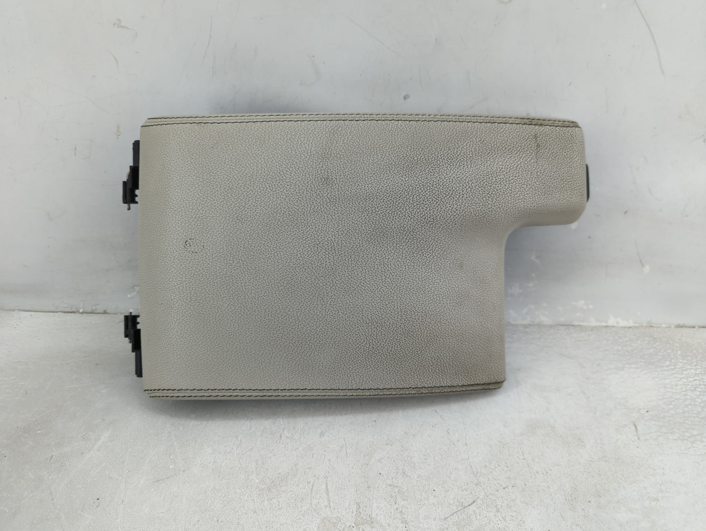 2016 Jaguar Xf Center Console Armrest Cover Lid Fits OEM Used Auto Parts - Oemusedautoparts1.com