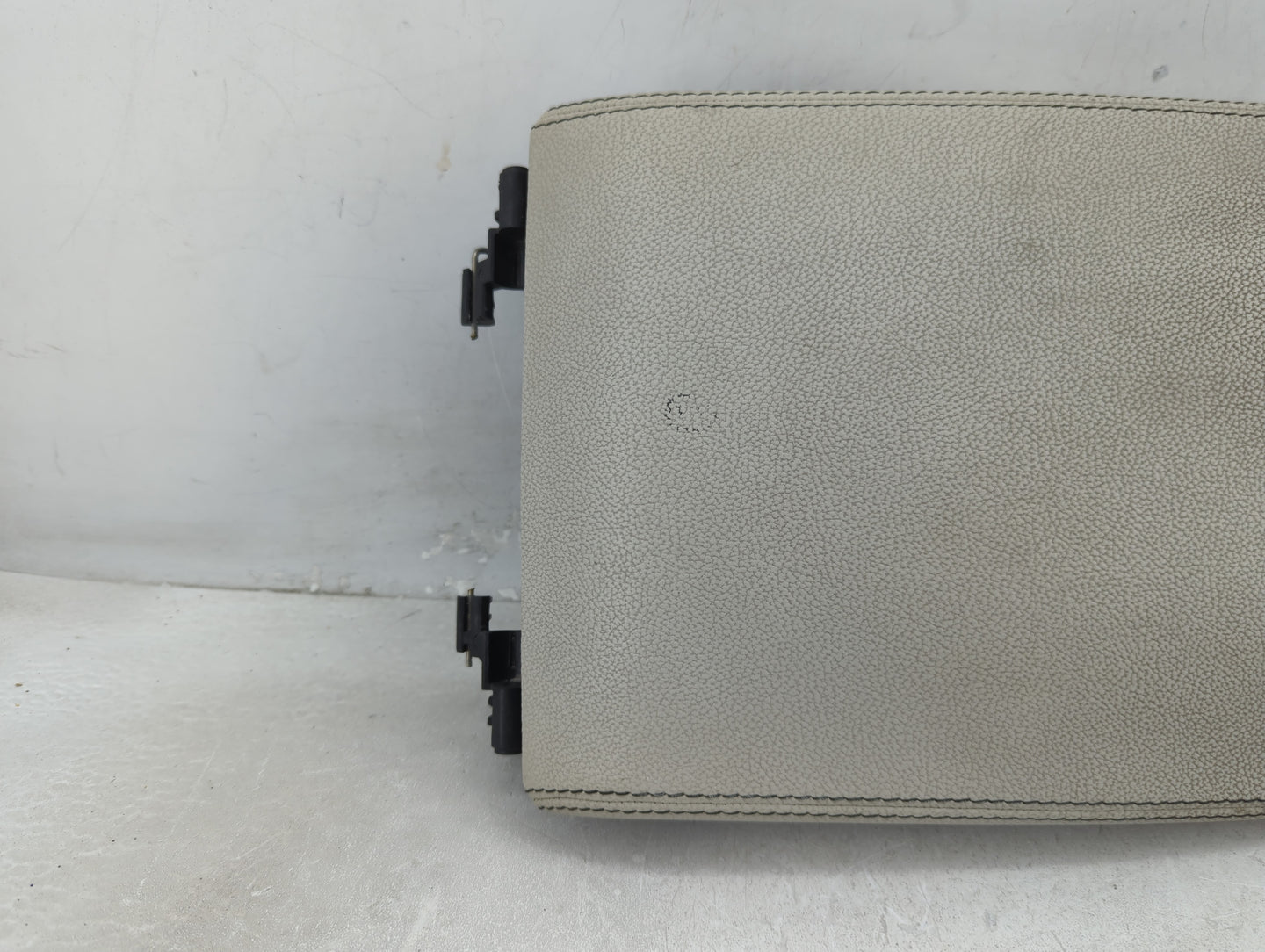 2016 Jaguar Xf Center Console Armrest Cover Lid Fits OEM Used Auto Parts - Oemusedautoparts1.com