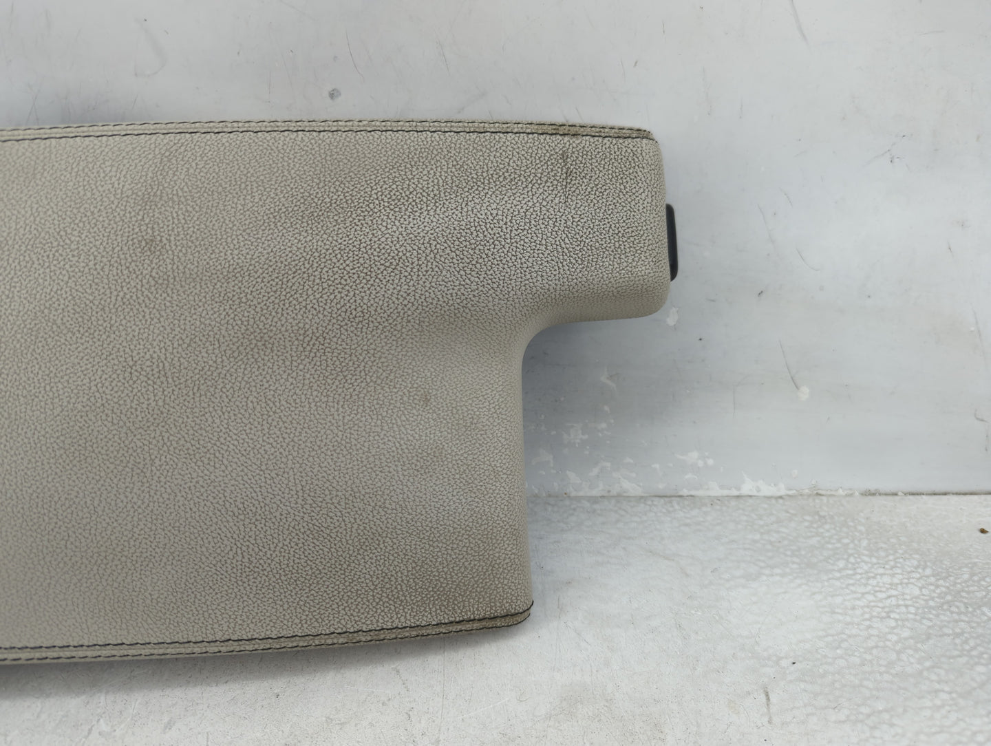 2016 Jaguar Xf Center Console Armrest Cover Lid Fits OEM Used Auto Parts - Oemusedautoparts1.com