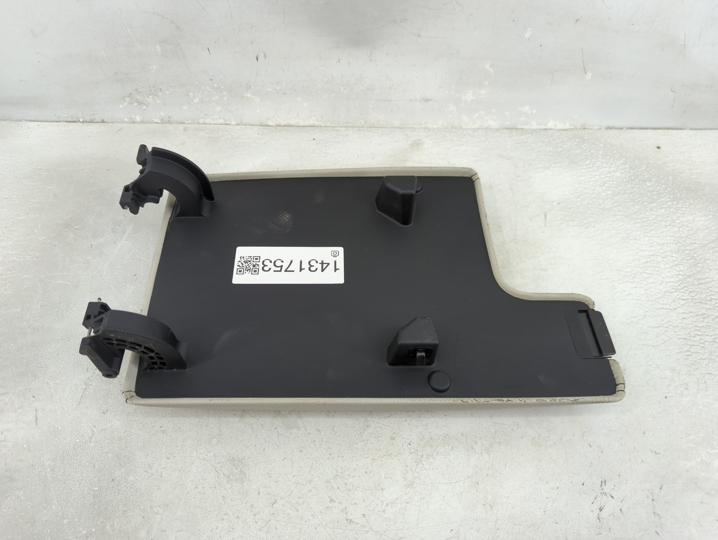 2016 Jaguar Xf Center Console Armrest Cover Lid Fits OEM Used Auto Parts - Oemusedautoparts1.com