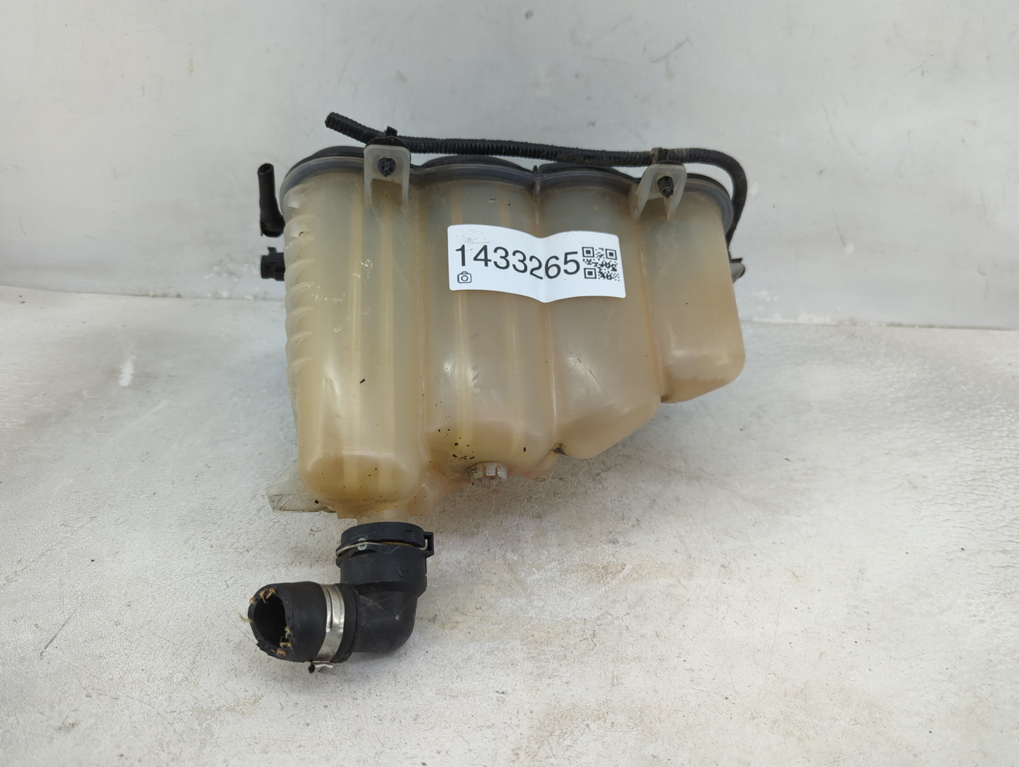 2016-2017 Jaguar Xf Radiator Coolant Overflow Expansion Tank Bottle - Oemusedautoparts1.com
