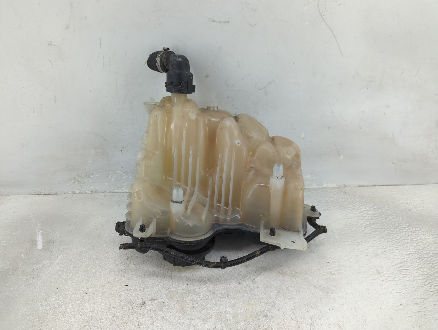 2016-2017 Jaguar Xf Radiator Coolant Overflow Expansion Tank Bottle - Oemusedautoparts1.com