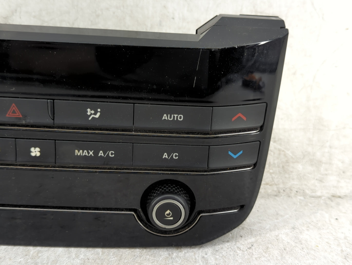 2016-2017 Jaguar Xf Climate Control Module Temperature AC/Heater Replacement P/N:GX63-18C858-LD Fits Fits 2016 2017 OEM Used