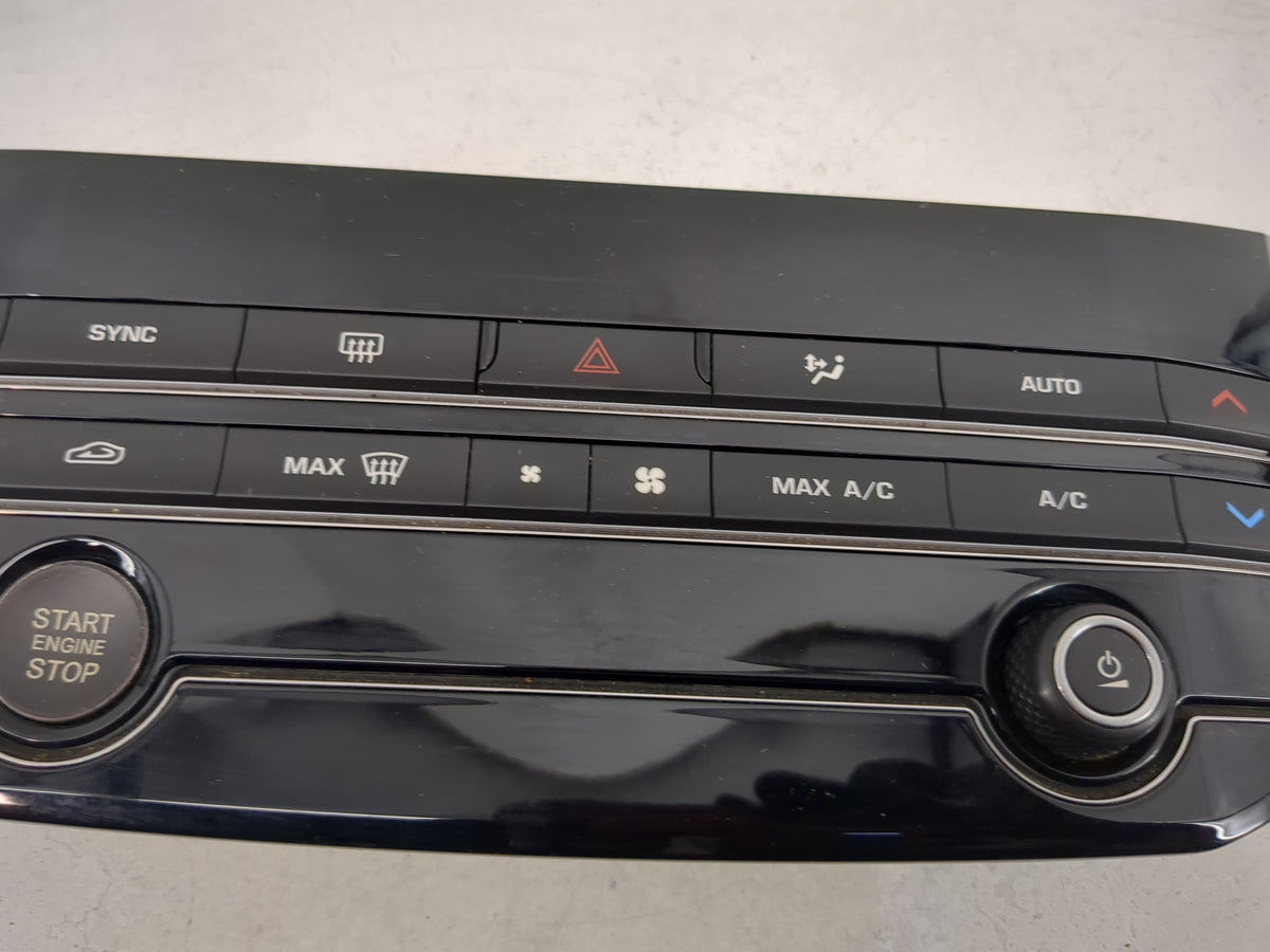2016-2017 Jaguar Xf Climate Control Module Temperature AC/Heater Replacement P/N:GX63-18C858-LD 151102A0467X Fits Fits 2016 