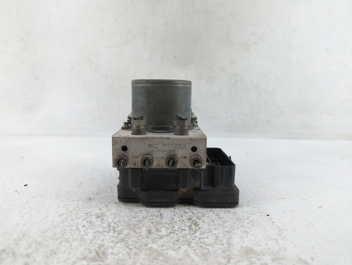 2016-2017 Jaguar Xf ABS Pump Control Module Replacement P/N:GX63-14F447-AF Fits Fits 2016 2017 OEM Used Auto Parts - Oemused