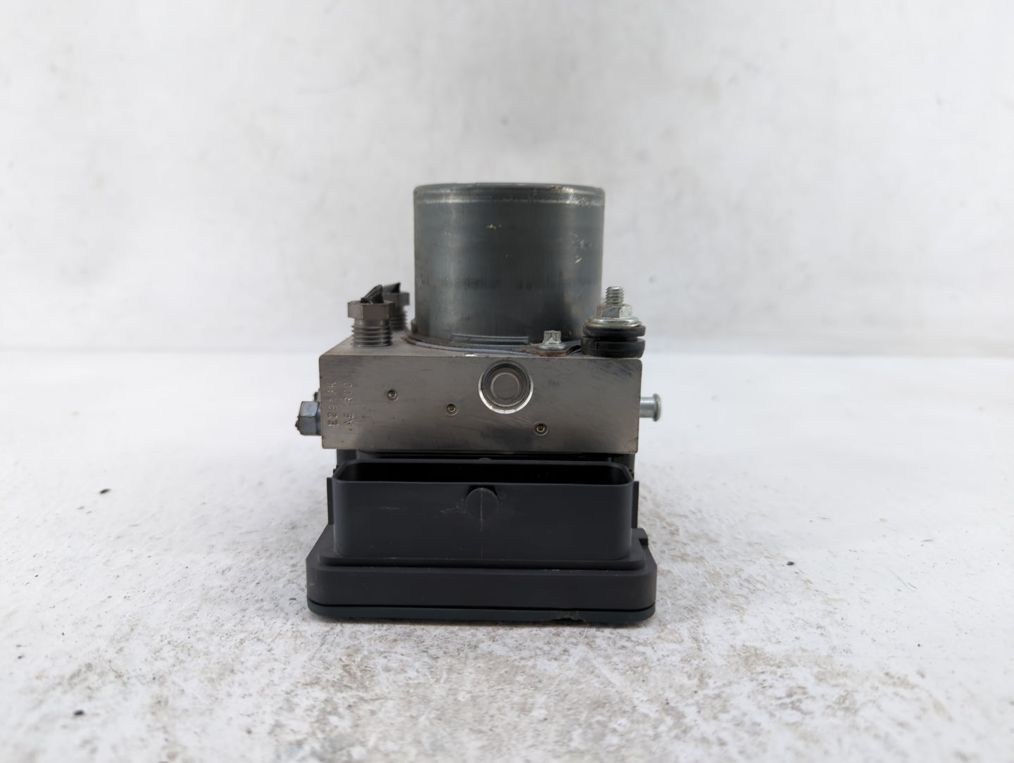 2016-2017 Jaguar Xf ABS Pump Control Module Replacement P/N:GX63-14F447-AF Fits Fits 2016 2017 OEM Used Auto Parts - Oemused
