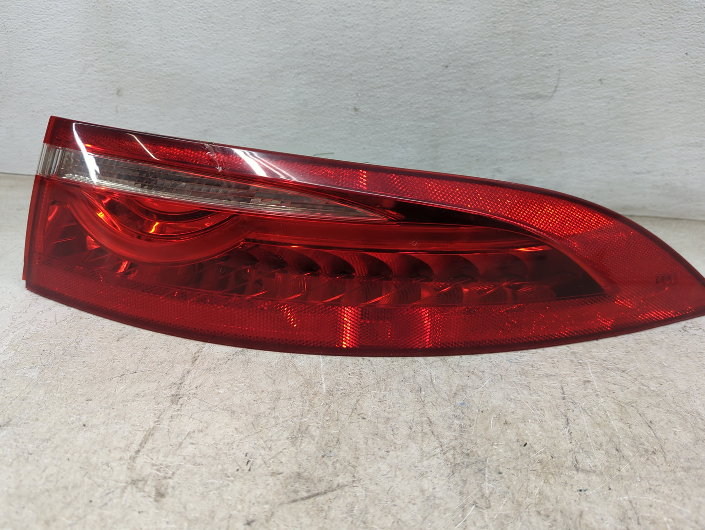 2016-2019 Jaguar Xf Passenger Right Side Deck Lid Mounted Tail Light - Oemusedautoparts1.com