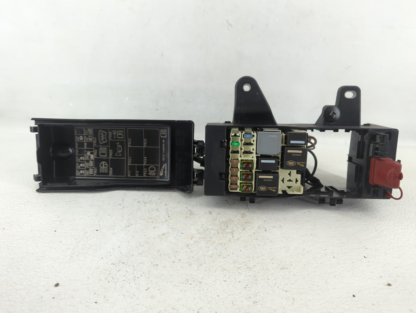 2016-2019 Jaguar Xf Fusebox Fuse Box Panel Relay Module P/N:GX73-14A076-AA Fits Fits 2016 2017 2018 2019 OEM Used Auto Parts