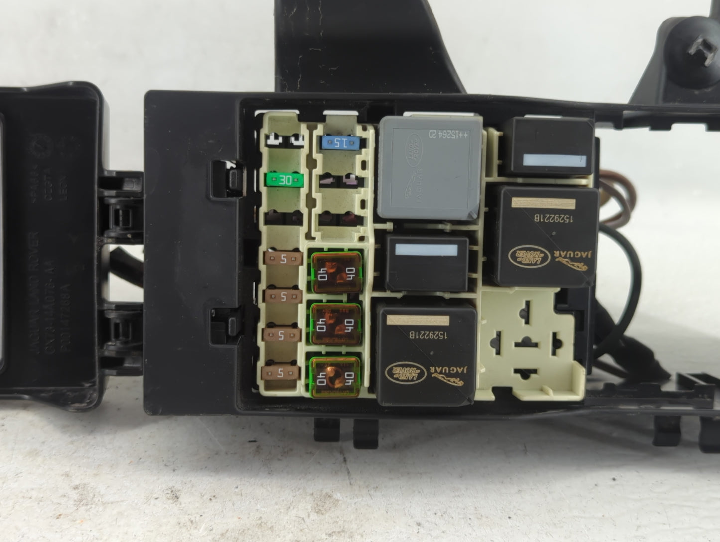 2016-2019 Jaguar Xf Fusebox Fuse Box Panel Relay Module P/N:GX73-14A076-AA Fits Fits 2016 2017 2018 2019 OEM Used Auto Parts