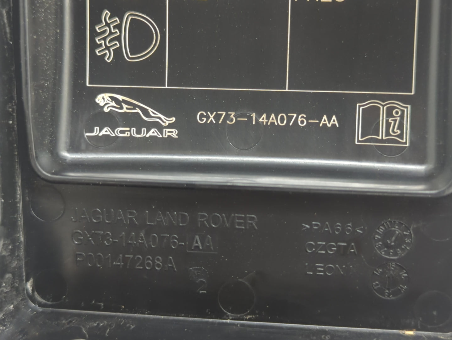 2016-2019 Jaguar Xf Fusebox Fuse Box Panel Relay Module P/N:GX73-14A076-AA Fits Fits 2016 2017 2018 2019 OEM Used Auto Parts