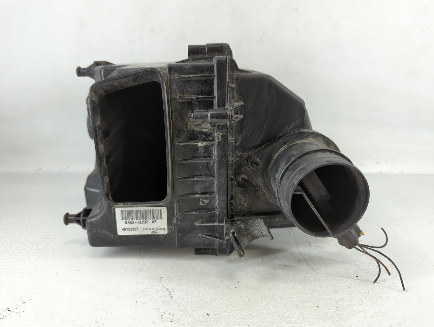 2016-2019 Jaguar Xf Air Cleaner Intake-duct Hose Tube - Oemusedautoparts1.com