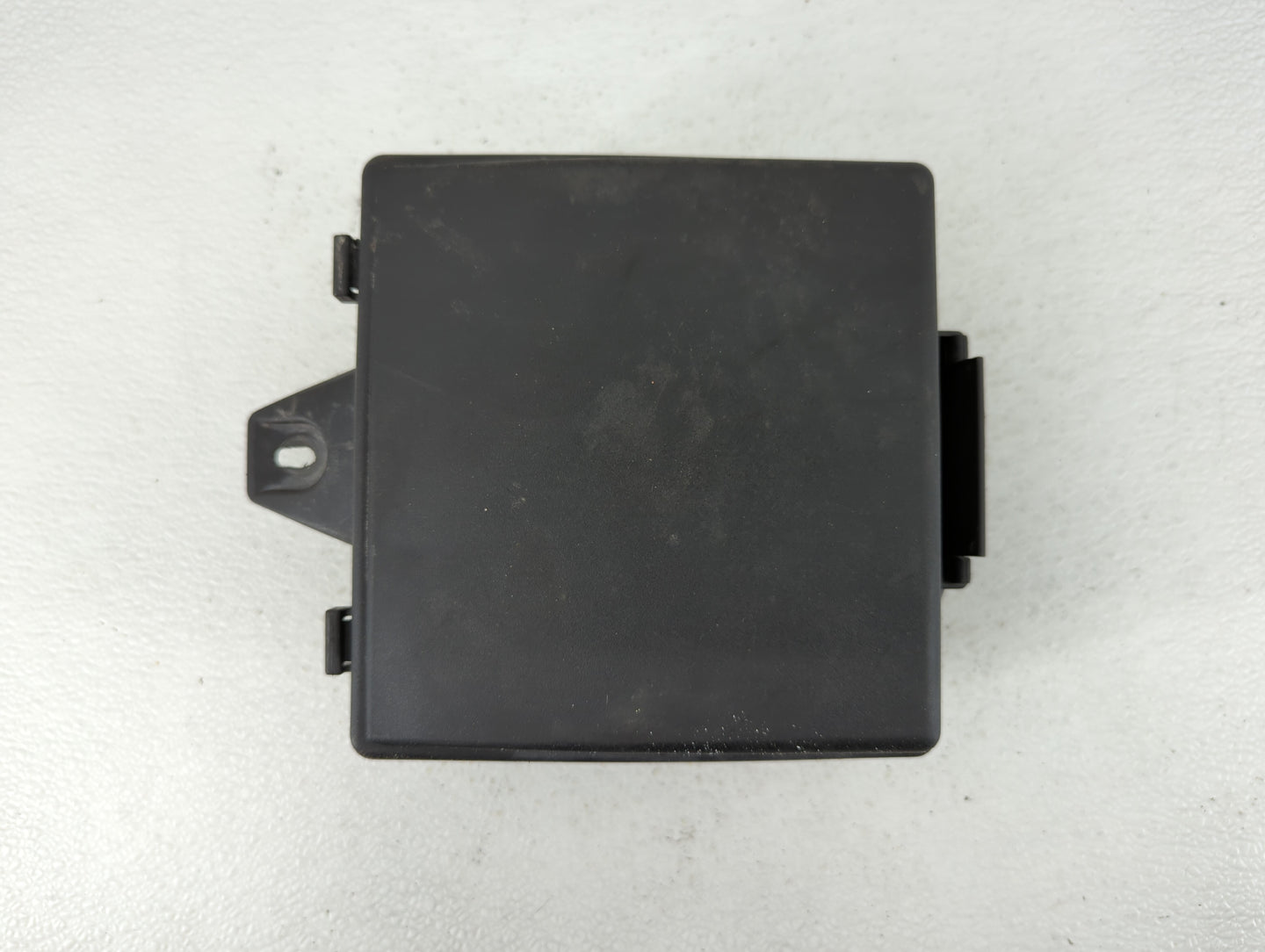 2016-2019 Jaguar Xj Fusebox Fuse Box Panel Relay Module P/N:GW93-14A073-AB Fits Fits 2016 2017 2018 2019 OEM Used Auto Parts