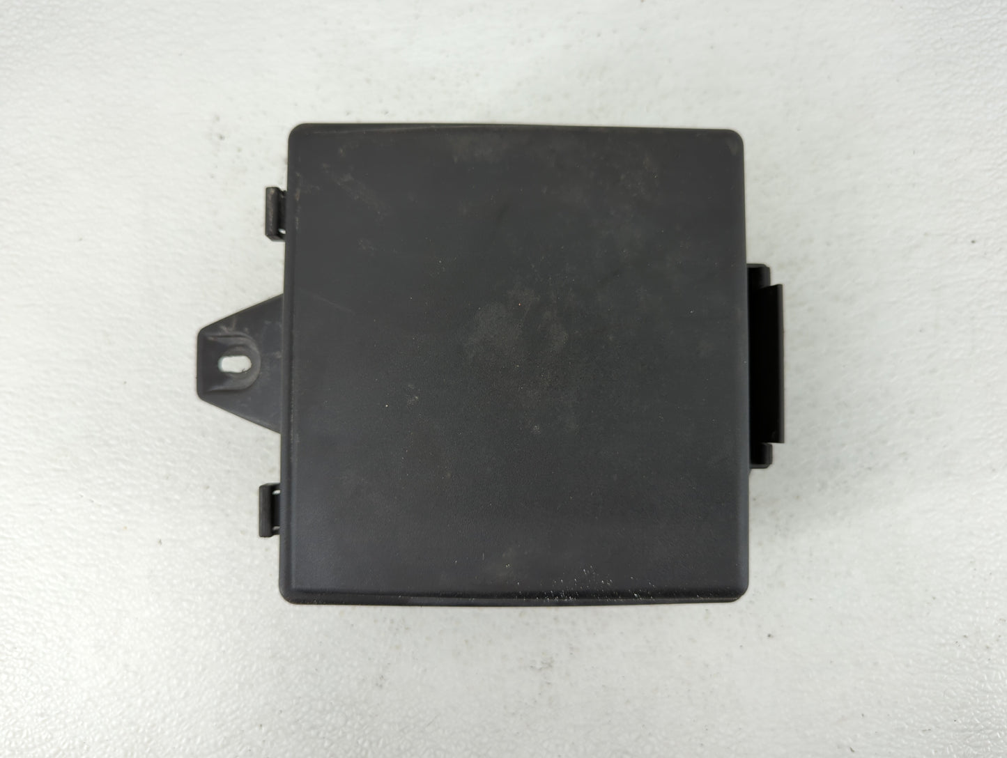 2016-2019 Jaguar Xj Fusebox Fuse Box Panel Relay Module P/N:GW93-14A073-AB Fits Fits 2016 2017 2018 2019 OEM Used Auto Parts