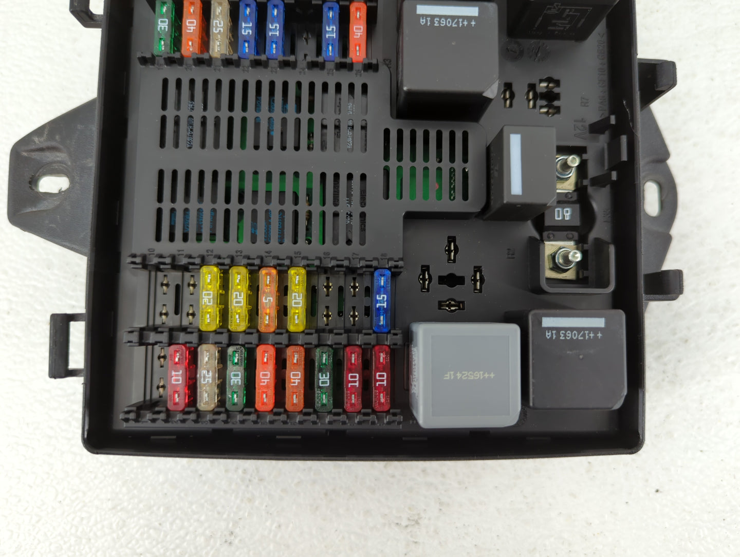 2016-2019 Jaguar Xj Fusebox Fuse Box Panel Relay Module P/N:GW93-14A073-AB Fits Fits 2016 2017 2018 2019 OEM Used Auto Parts