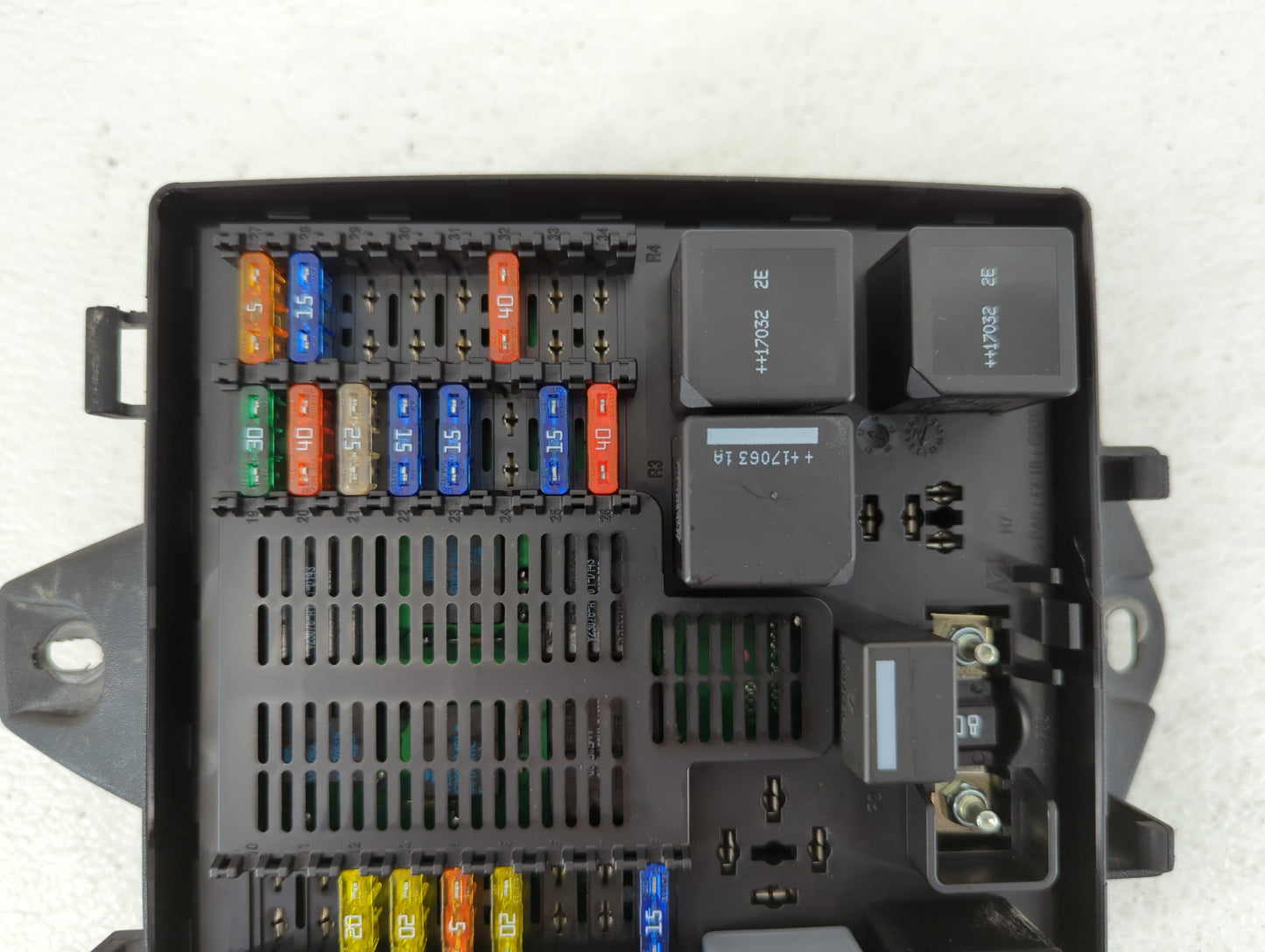 2016-2019 Jaguar Xj Fusebox Fuse Box Panel Relay Module P/N:GW93-14A073-AB Fits Fits 2016 2017 2018 2019 OEM Used Auto Parts