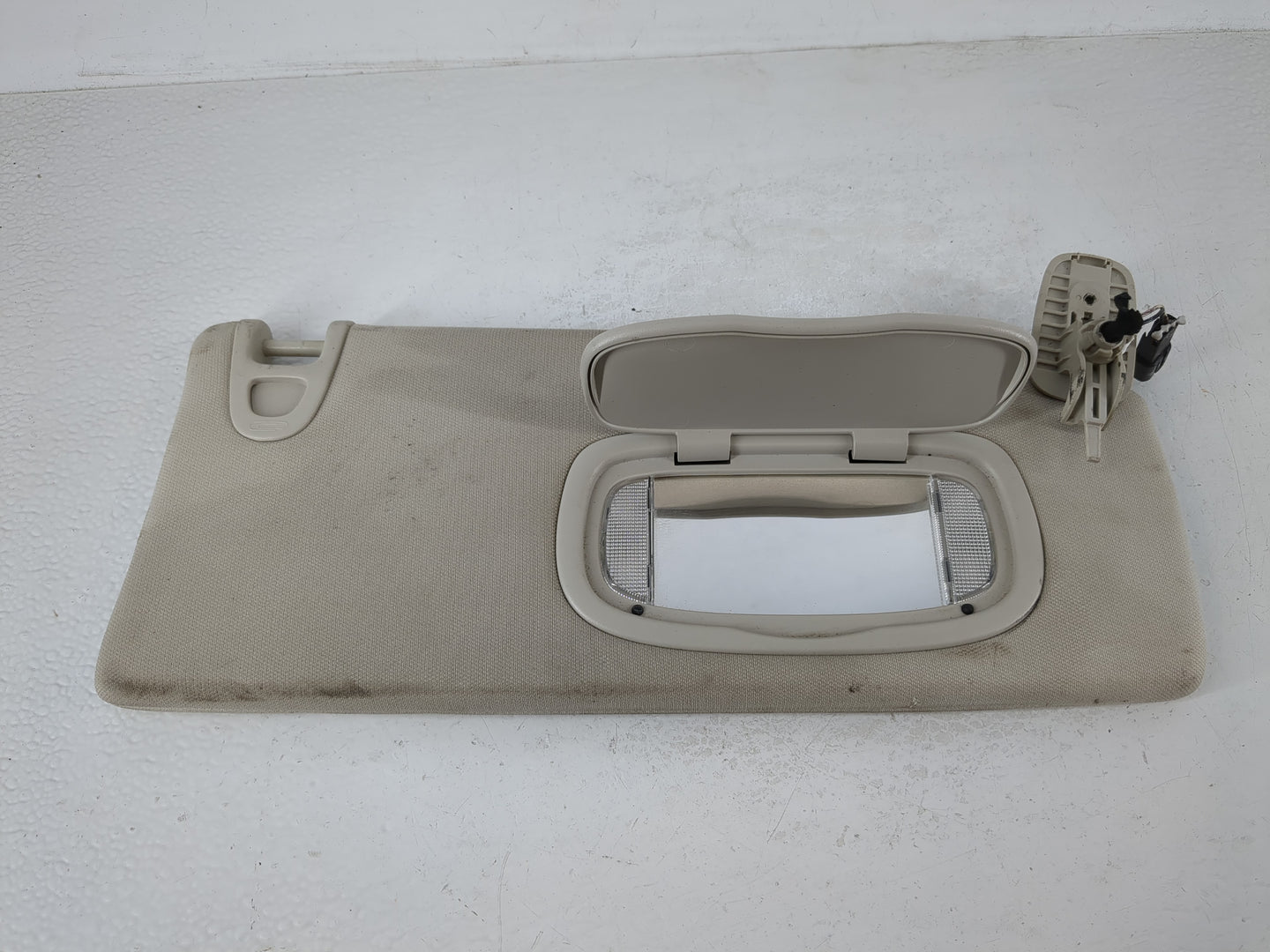 2014-2018 Jeep Cherokee Sun Visor Shade Replacement Passenger Right Mirror Fits Fits 2014 2015 2016 2017 2018 OEM Used Auto 