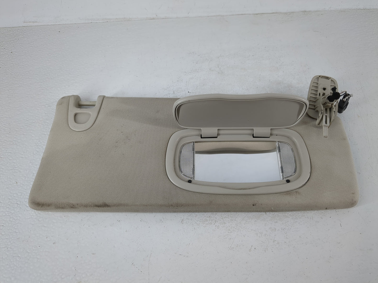 2014-2018 Jeep Cherokee Sun Visor Shade Replacement Passenger Right Mirror Fits Fits 2014 2015 2016 2017 2018 OEM Used Auto 