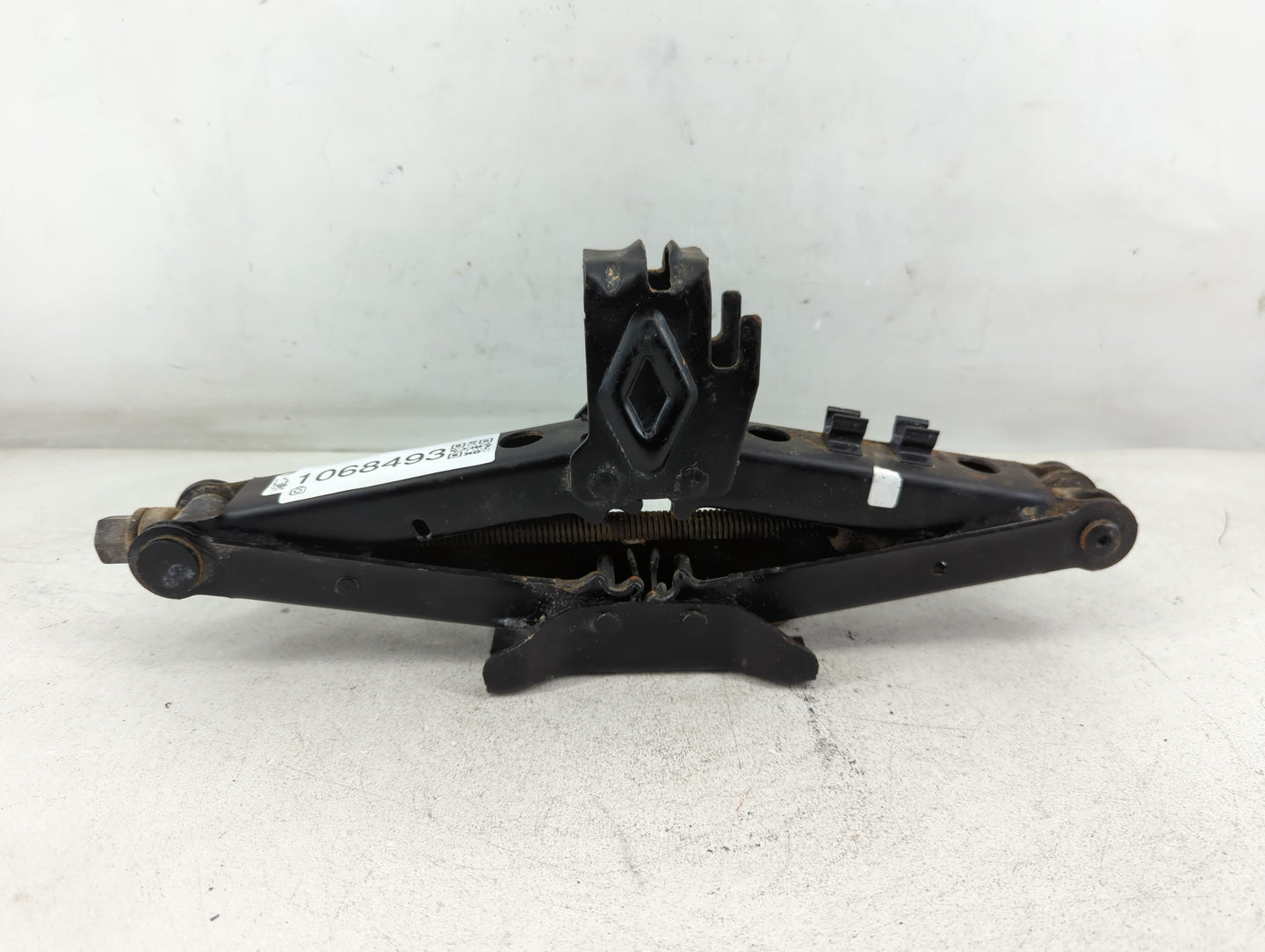 2016 Jeep Cherokee Spare Scissor Car Jack 1068493 - Oemusedautoparts1.com