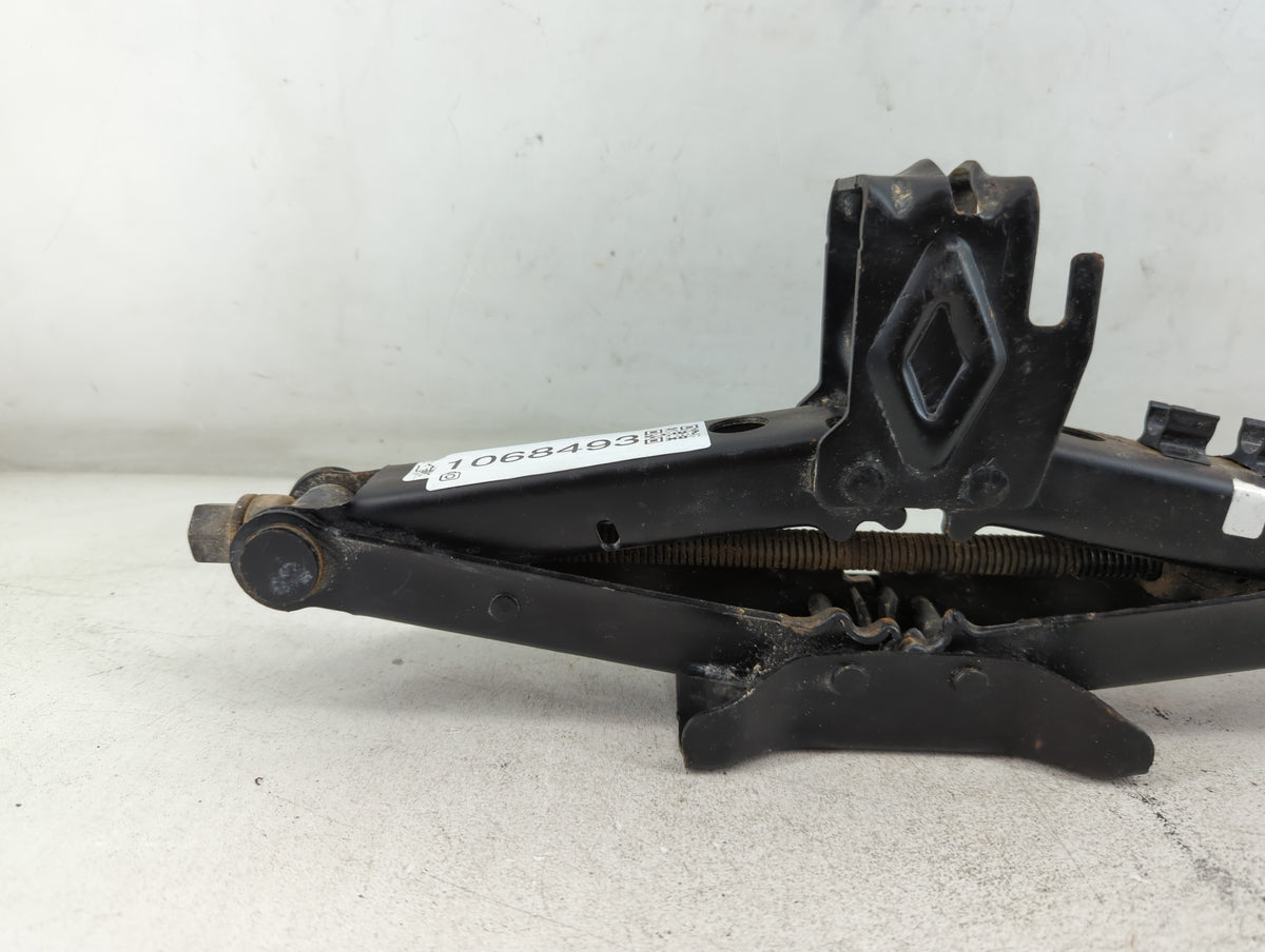 2016 Jeep Cherokee Spare Scissor Car Jack 1068493 - Oemusedautoparts1.com