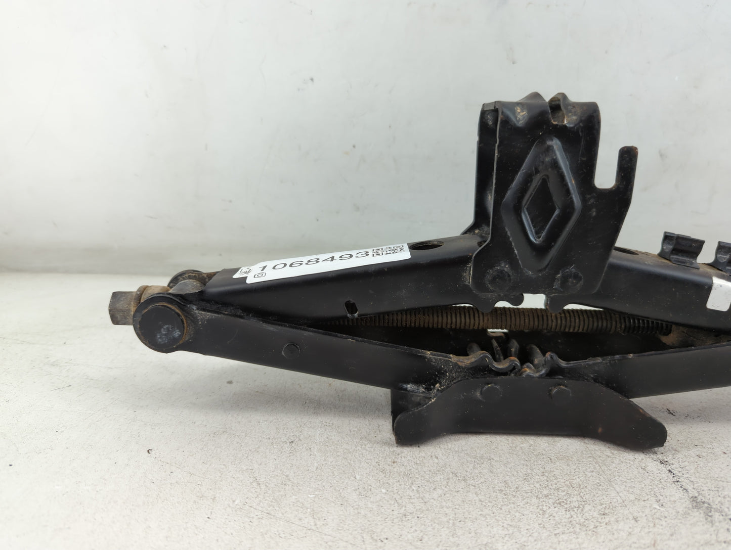 2016 Jeep Cherokee Spare Scissor Car Jack 1068493 - Oemusedautoparts1.com