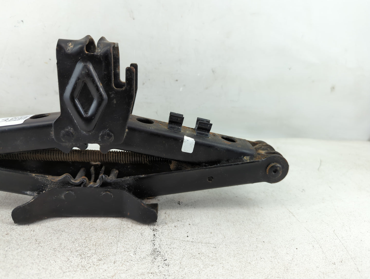 2016 Jeep Cherokee Spare Scissor Car Jack 1068493 - Oemusedautoparts1.com