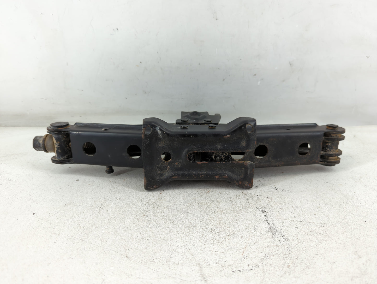 2016 Jeep Cherokee Spare Scissor Car Jack 1068493 - Oemusedautoparts1.com