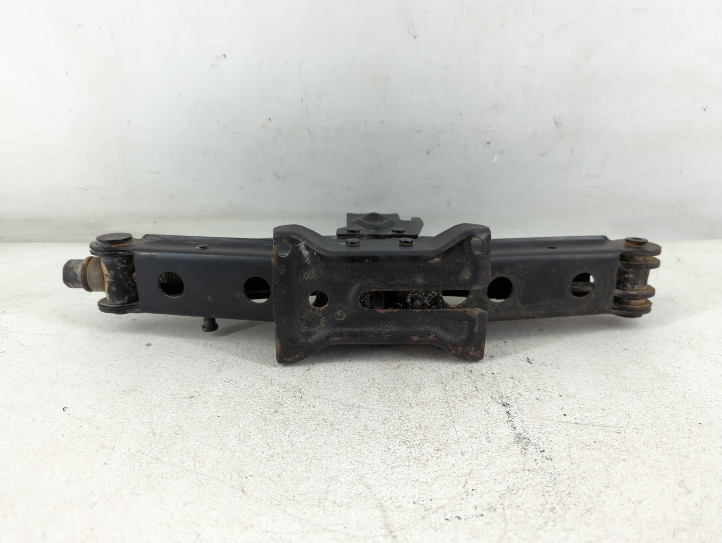 2016 Jeep Cherokee Spare Scissor Car Jack - Oemusedautoparts1.com