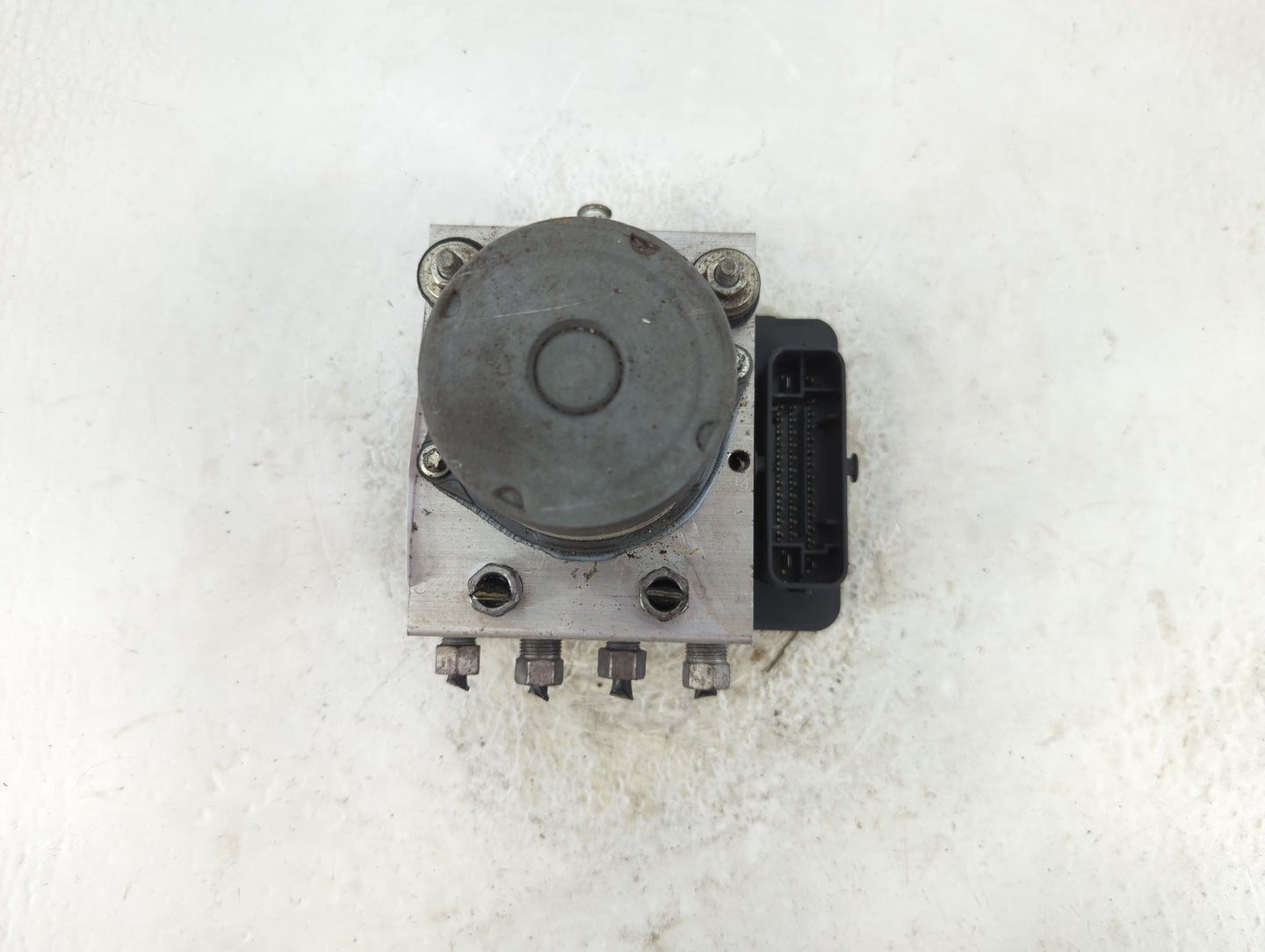 2016 Jeep Cherokee ABS Pump Control Module Replacement P/N:P68268292AC Fits OEM Used Auto Parts - Oemusedautoparts1.com