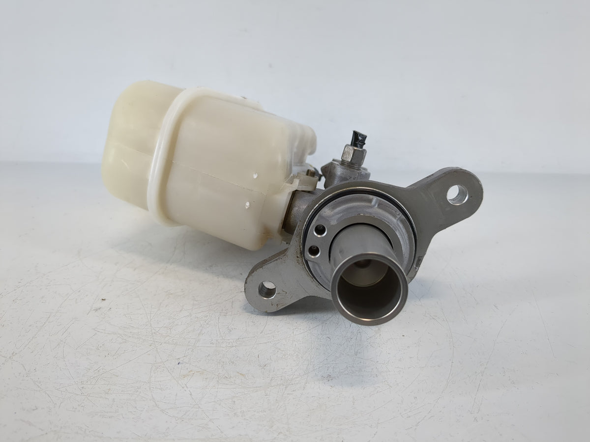 2014-2018 Jeep Cherokee Brake Master Cylinder 1107567 - Oemusedautoparts1.com