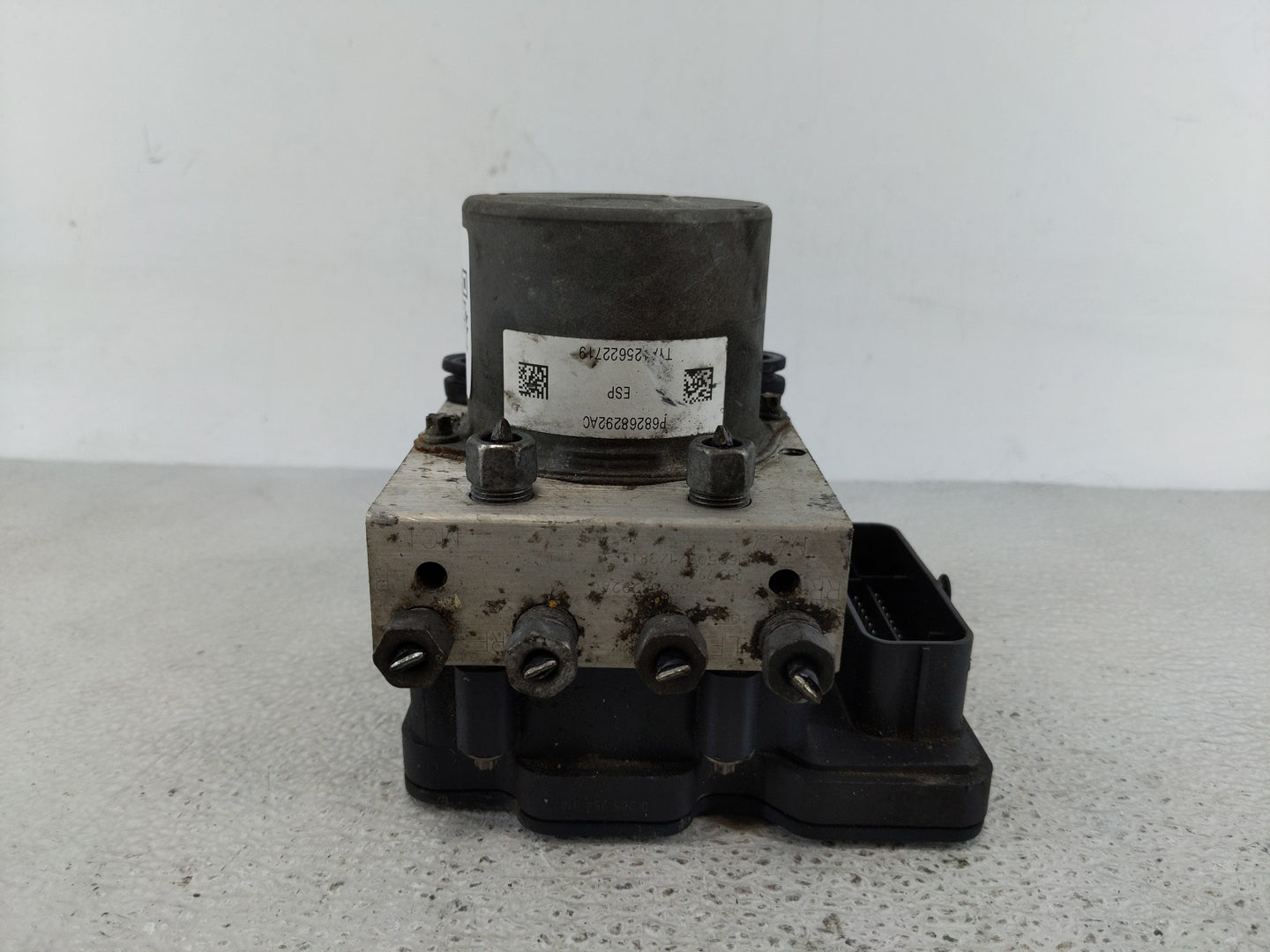 2016 Jeep Cherokee ABS Pump Control Module Replacement P/N:P68268292AC Fits OEM Used Auto Parts - Oemusedautoparts1.com