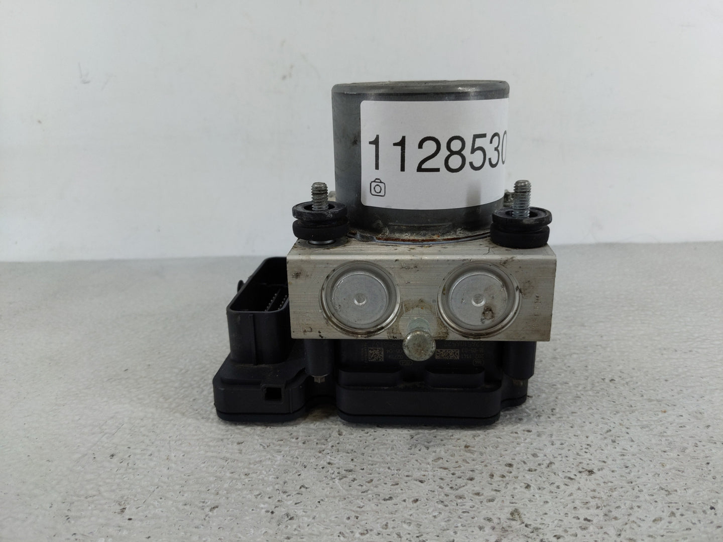 2016 Jeep Cherokee ABS Pump Control Module Replacement P/N:P68268292AC Fits OEM Used Auto Parts - Oemusedautoparts1.com