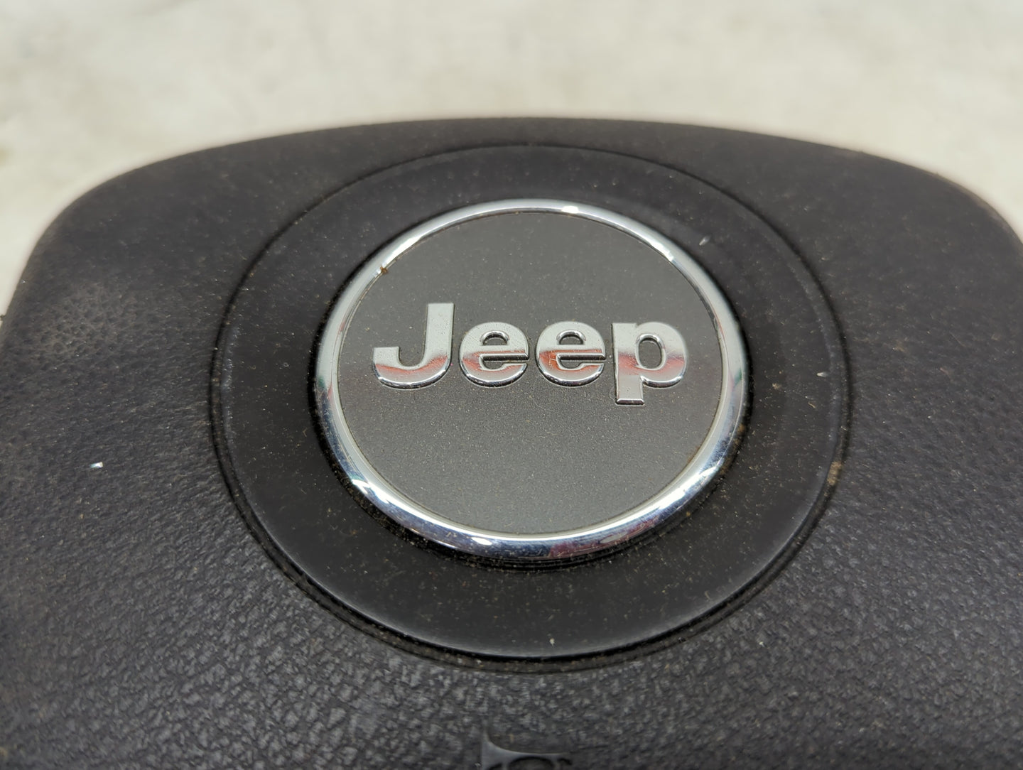 2014-2018 Jeep Cherokee Air Bag Driver Left Steering Wheel Mounted 1138591 - Oemusedautoparts1.com