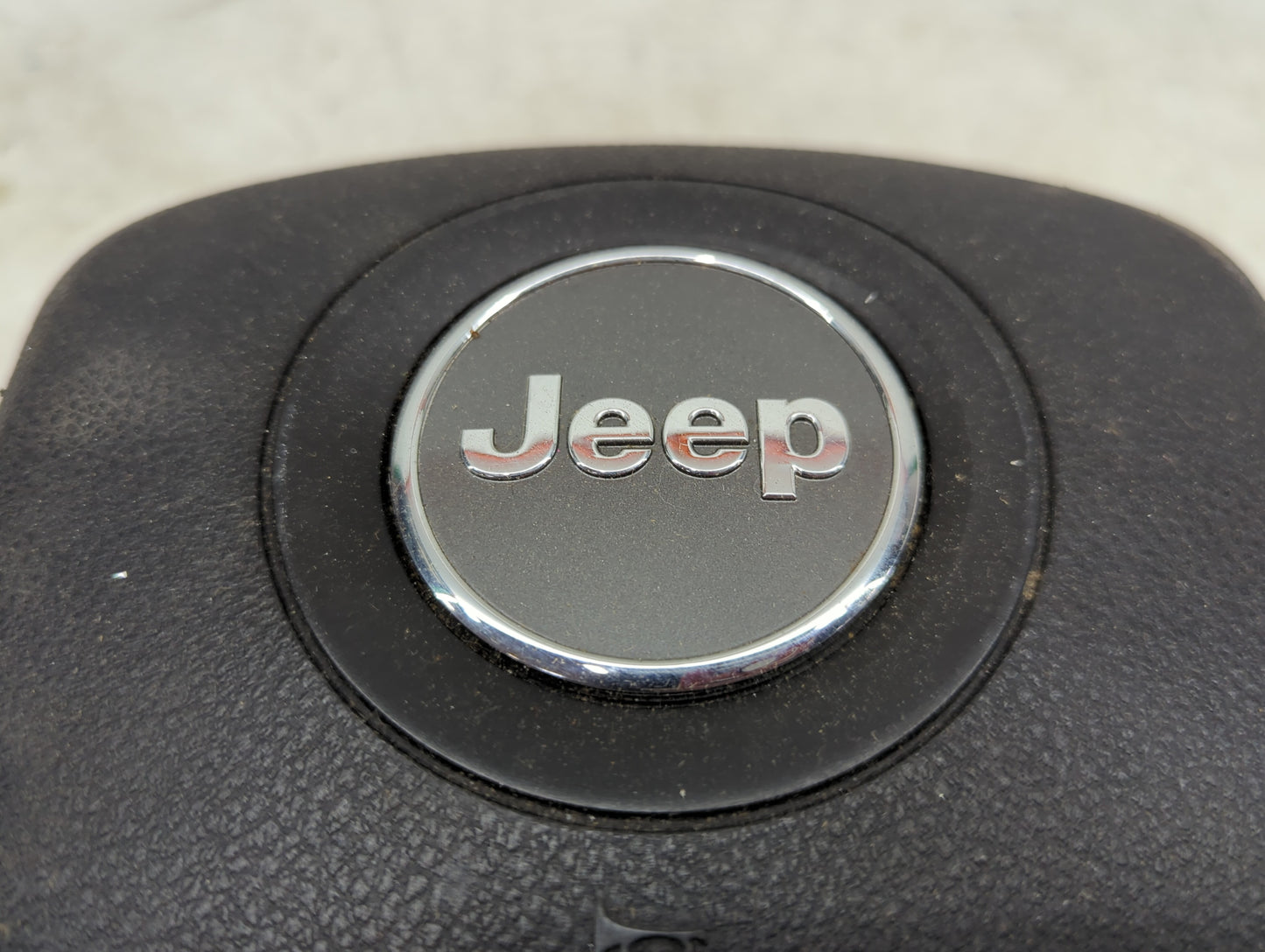 2014-2018 Jeep Cherokee Air Bag Driver Left Steering Wheel Mounted 1138591 - Oemusedautoparts1.com