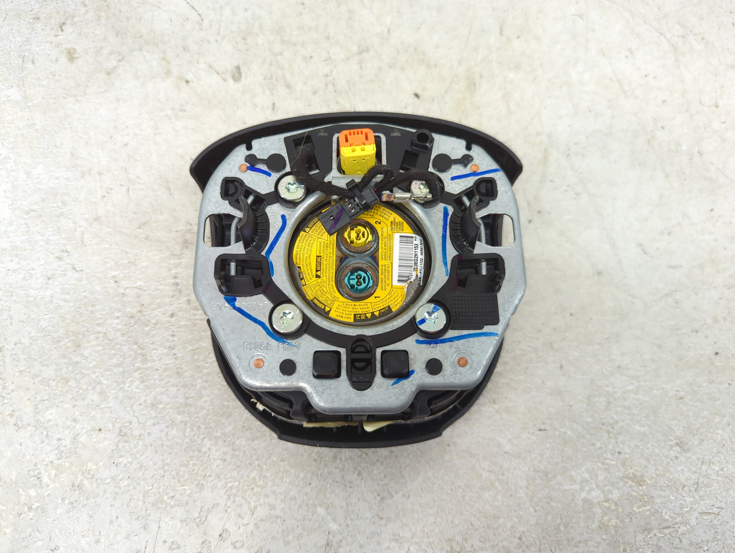 2014-2018 Jeep Cherokee Air Bag Driver Left Steering Wheel Mounted 1138591 - Oemusedautoparts1.com