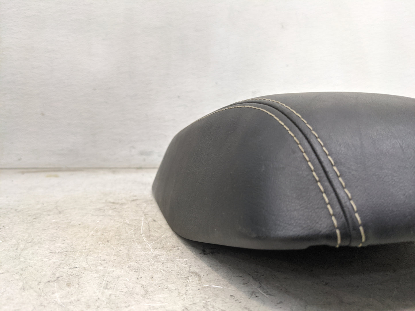 2015-2018 Jeep Cherokee Center Console Armrest Cover Lid Fits Fits 2015 2016 2017 2018 OEM Used Auto Parts - Oemusedautopart