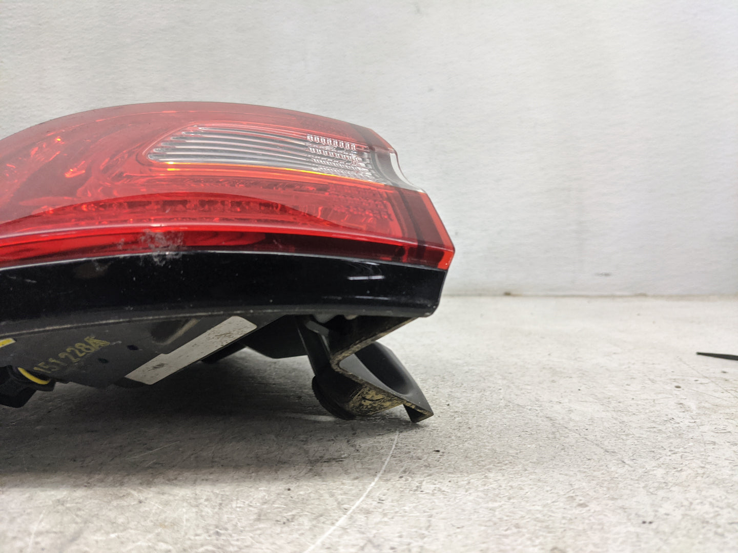 2014-2018 Jeep Cherokee Tail Light Assembly Driver Left OEM Fits Fits 2014 2015 2016 2017 2018 OEM Used Auto Parts - Oemused