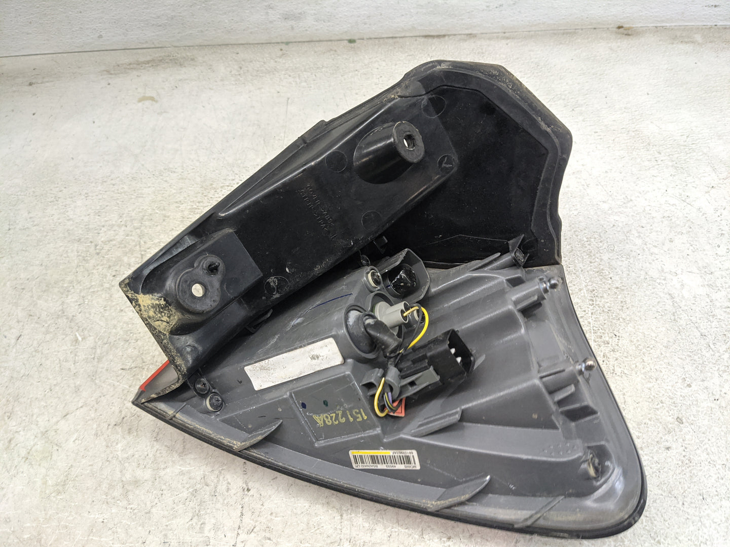 2014-2018 Jeep Cherokee Tail Light Assembly Driver Left OEM Fits Fits 2014 2015 2016 2017 2018 OEM Used Auto Parts - Oemused