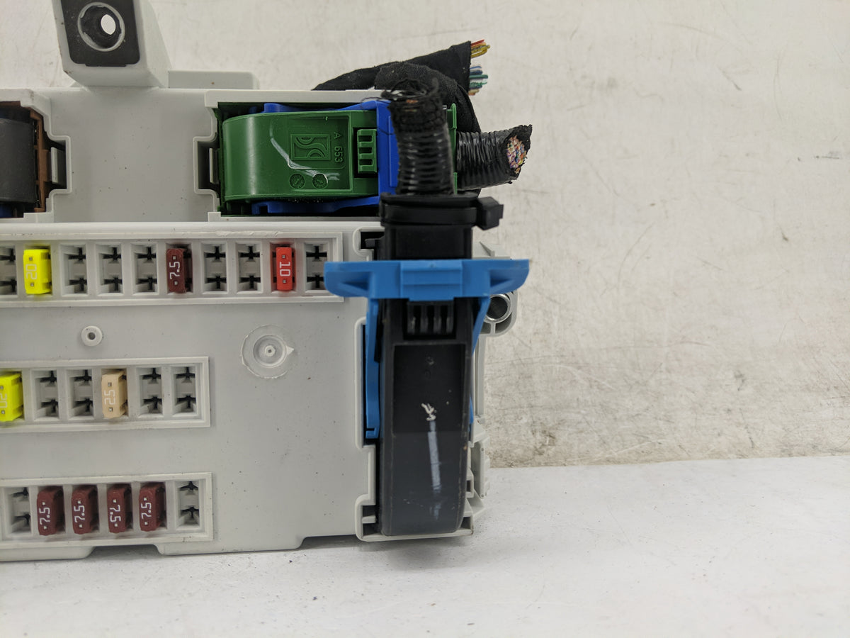 2016-2016 Jeep Cherokee Body Control Module Bcm Inner Cabin Fuse Box - Oemusedautoparts1.com