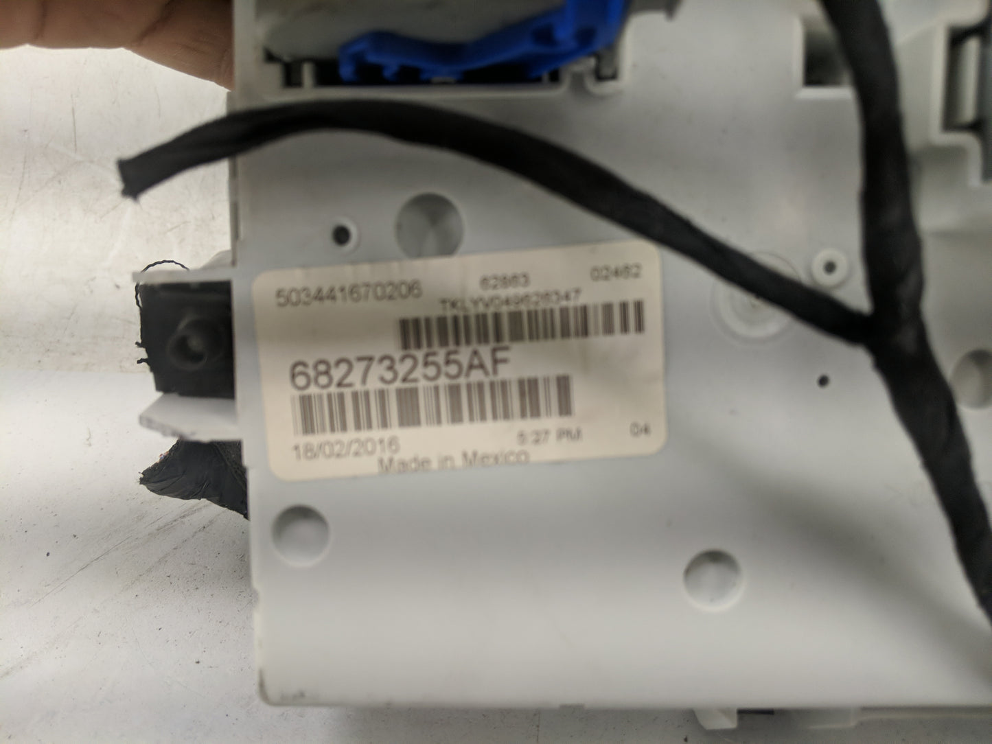 2016-2016 Jeep Cherokee Body Control Module Bcm Inner Cabin Fuse Box - Oemusedautoparts1.com
